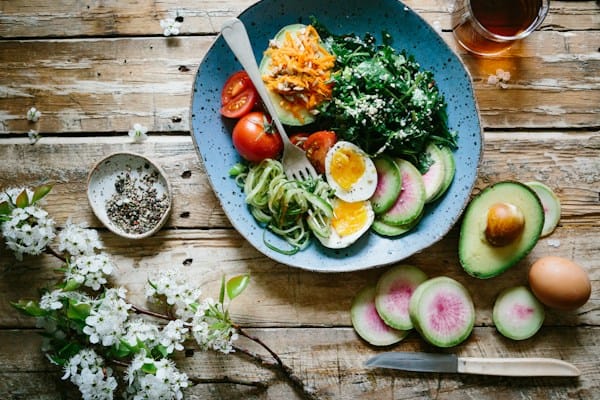 Ausgewogene Mahlzeit als Symbol für Ernährungsberatung